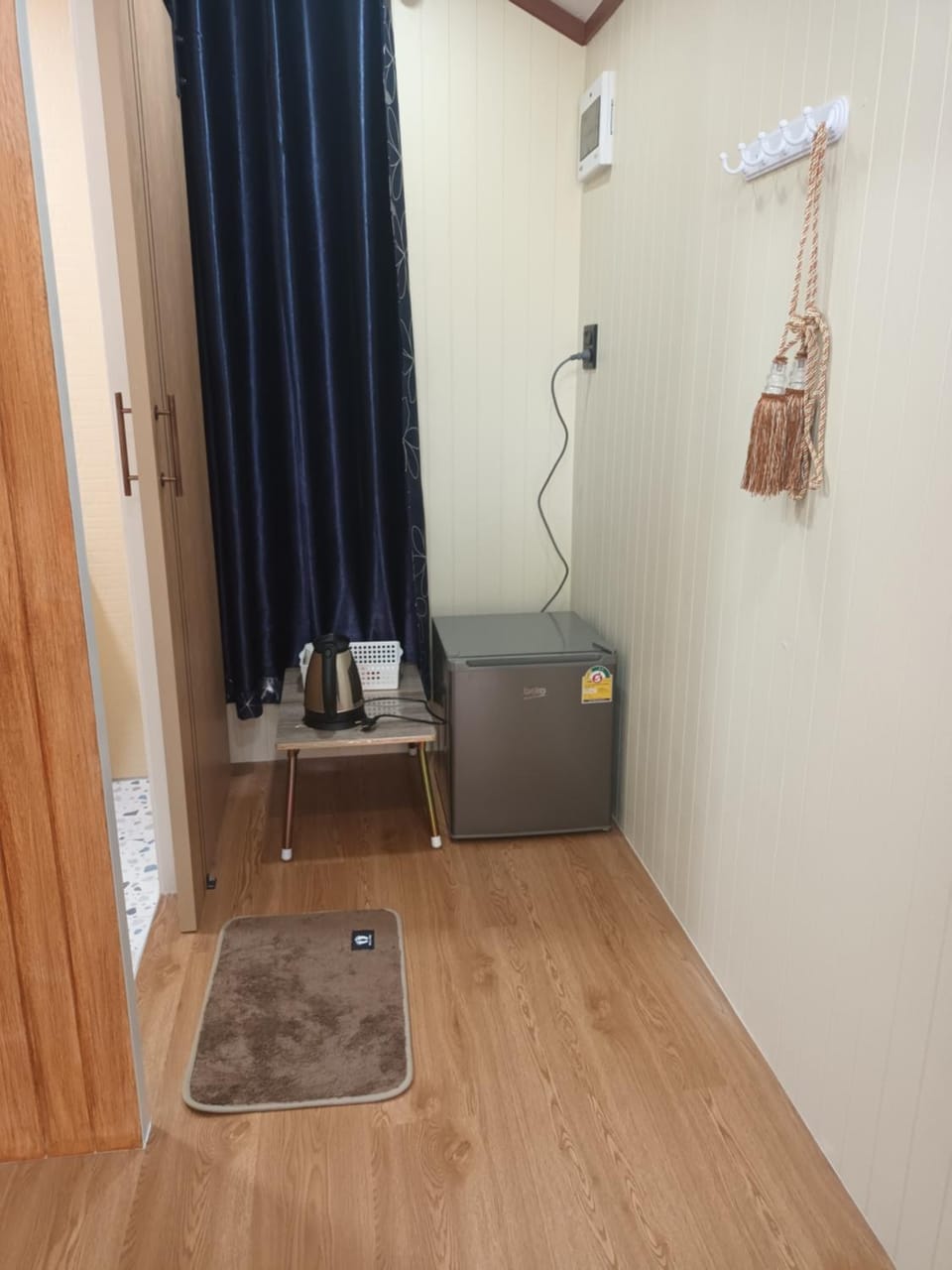 Coffee/tea facilities, oven
