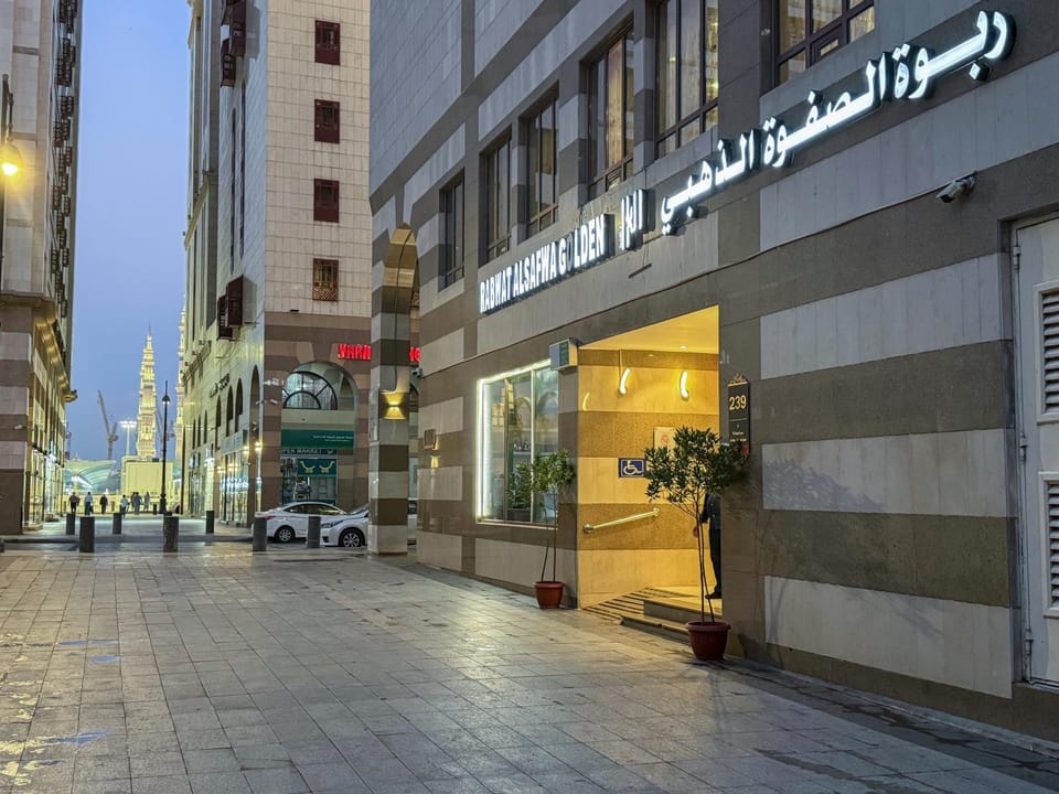 Property building, Facade/entrance