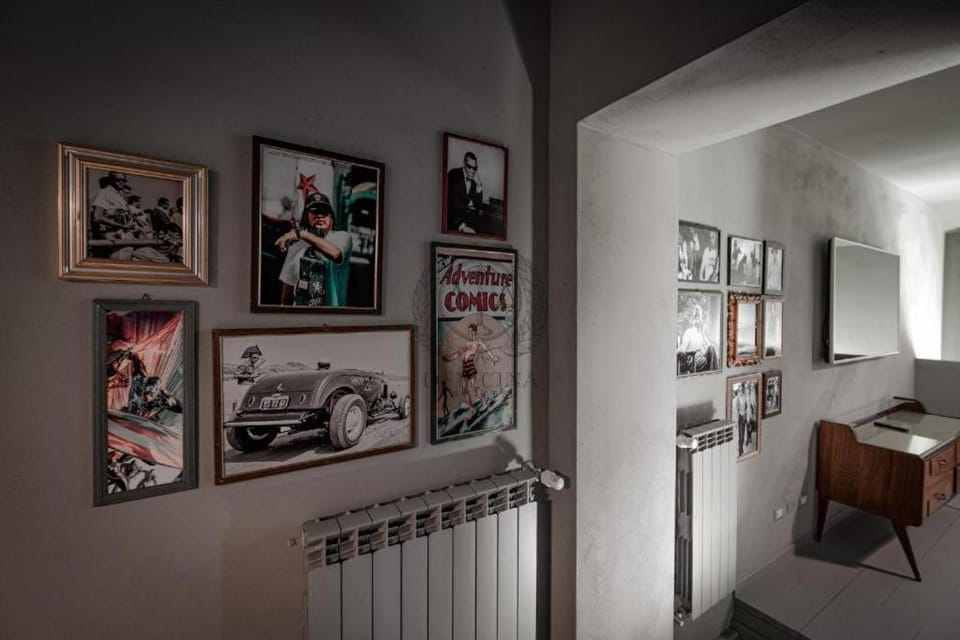 Bed, Photo of the whole room, Decorative detail, Bedroom