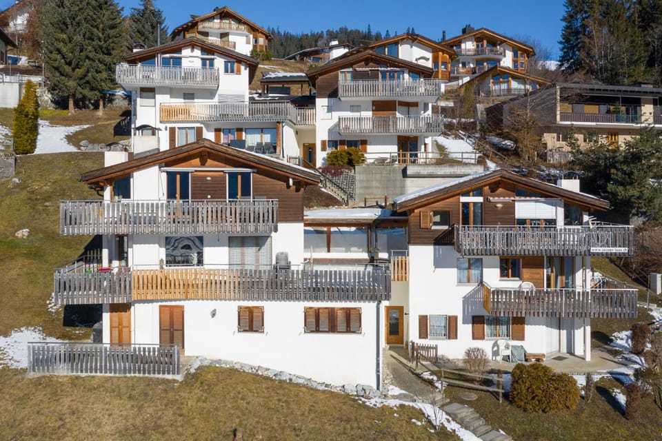 Property building, Facade/entrance, Off site