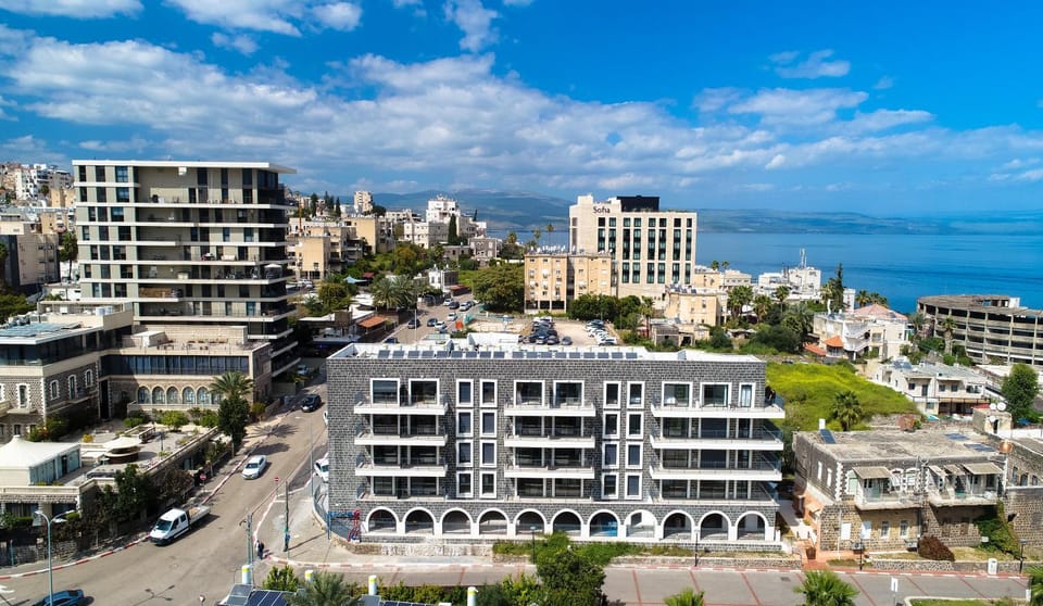 Property building, Neighbourhood, City view, Sea view, Location
