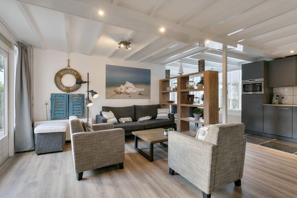 Kitchen or kitchenette, Living room, Seating area