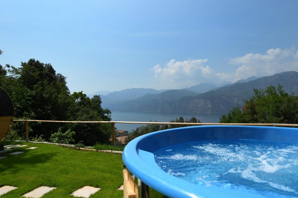 Hot Tub, Hot Tub