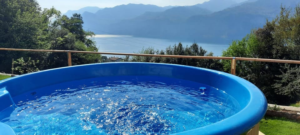 Hot Tub, Hot Tub