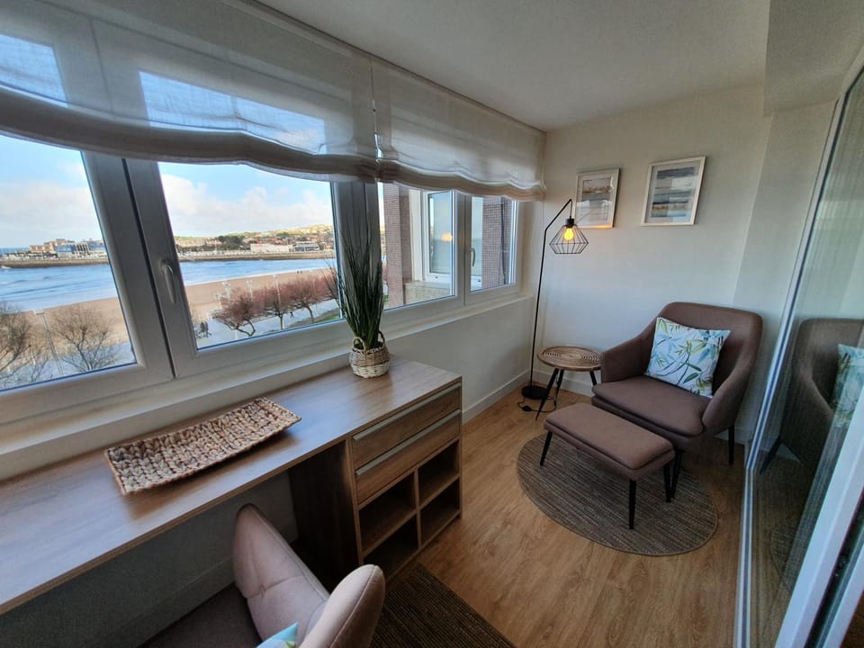 Seating area, Sea view, Sea view