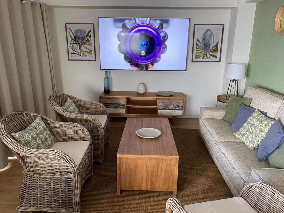 TV and multimedia, Lounge or bar