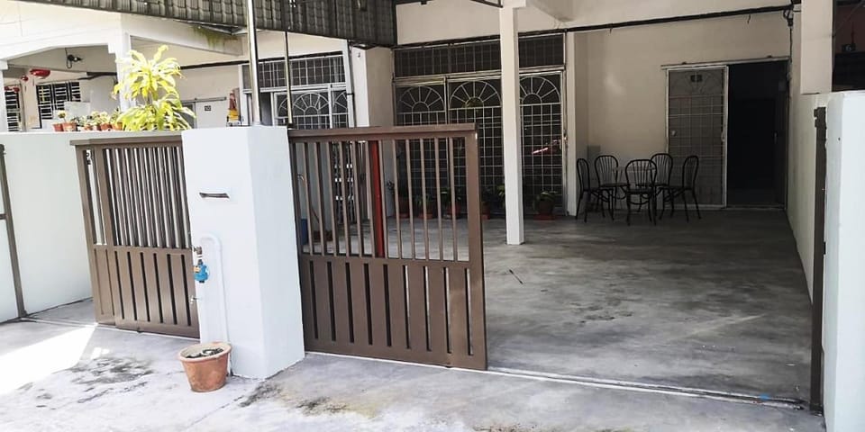Facade/entrance, Parking