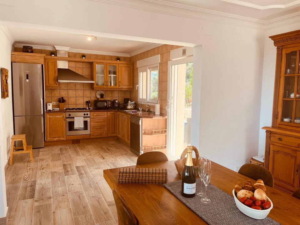 Coffee/tea facilities, Kitchen or kitchenette, Food and drinks, Dining area, Food, dishwasher, minibar, pet friendly, stove, toaster