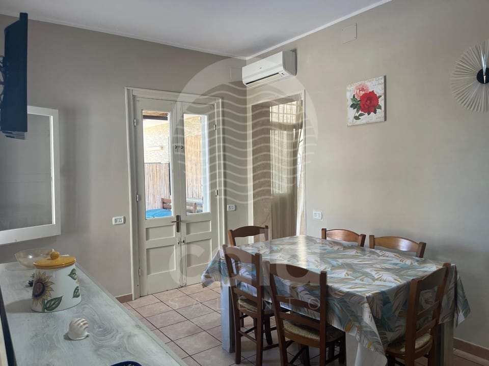 TV and multimedia, Living room, Dining area, air conditioner