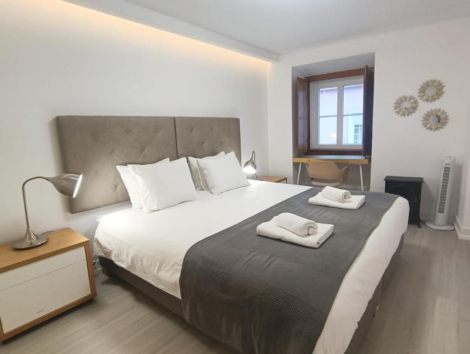 Cozy Lapa Retreat 2BR 2BA Ideal for Couples Apartment in Lisbon