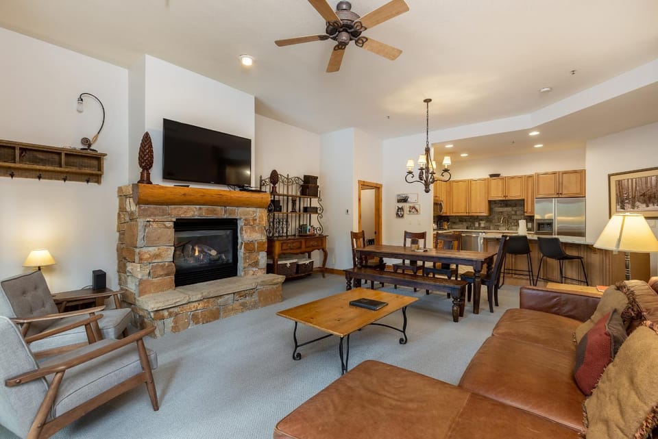 Living room, Dining area