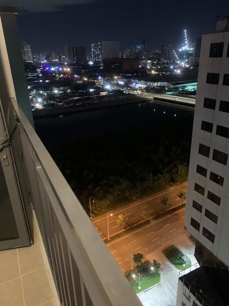 Staycation Shore 2 MOA Pasay Apartment in Pasay