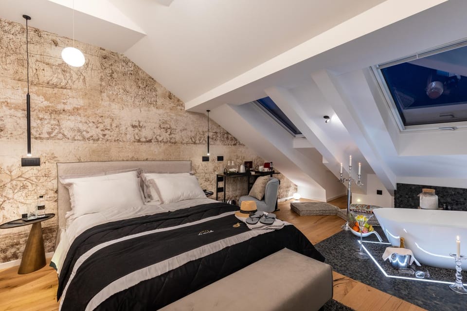 Bed, Bedroom, Bath