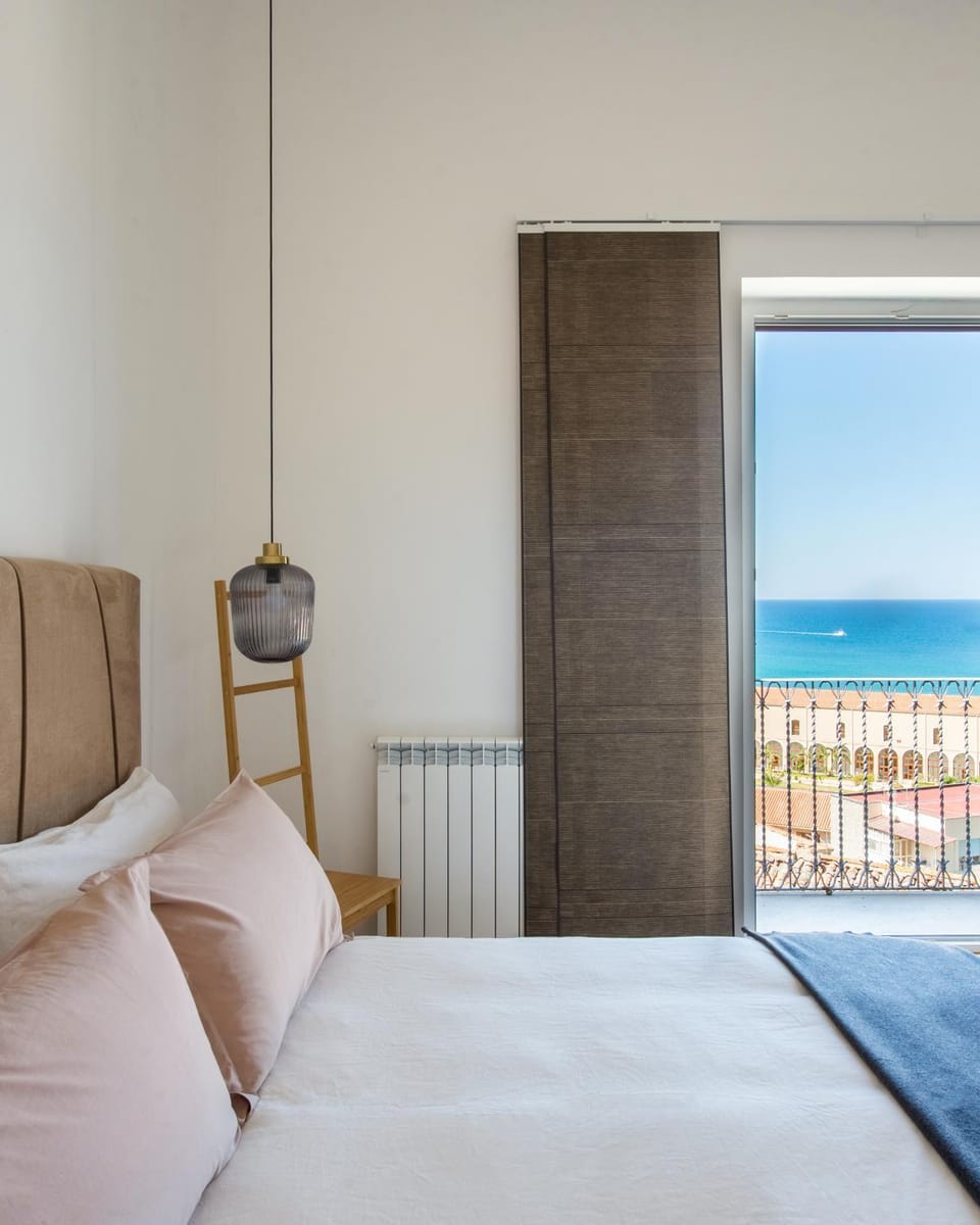 Bed, Bedroom, Sea view