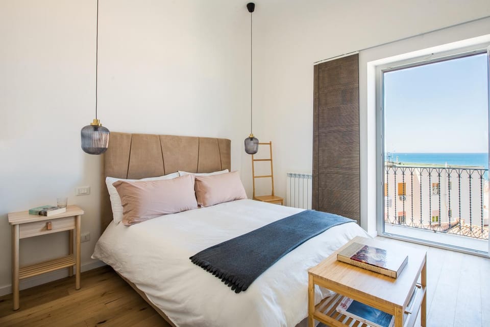 Bed, TV and multimedia, Balcony/Terrace, Photo of the whole room, Bedroom, Sea view