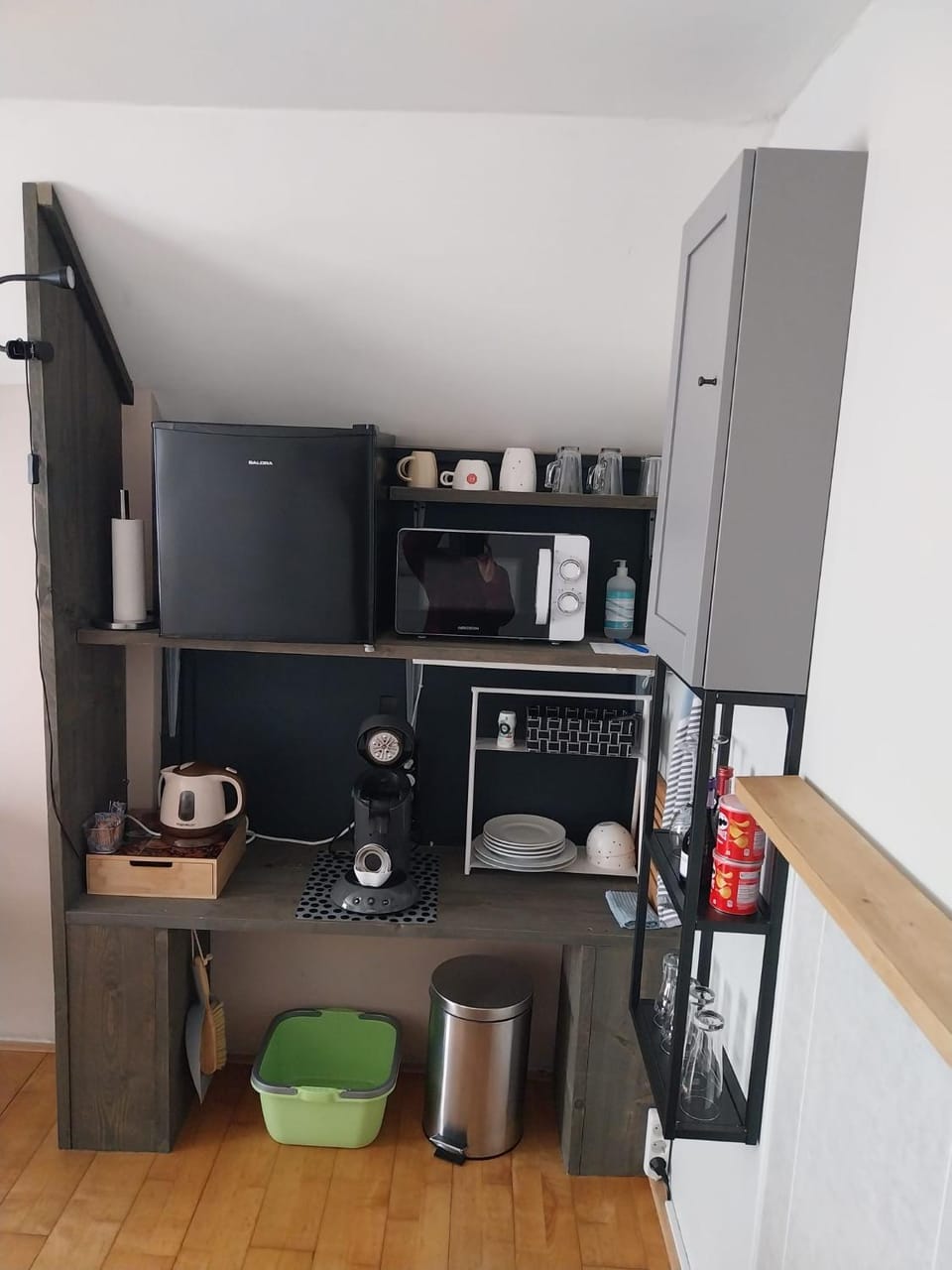 Coffee/tea facilities, minibar, oven