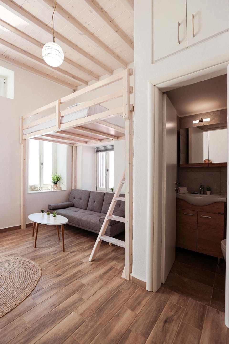 Bed, Living room, Photo of the whole room, Seating area, Bedroom