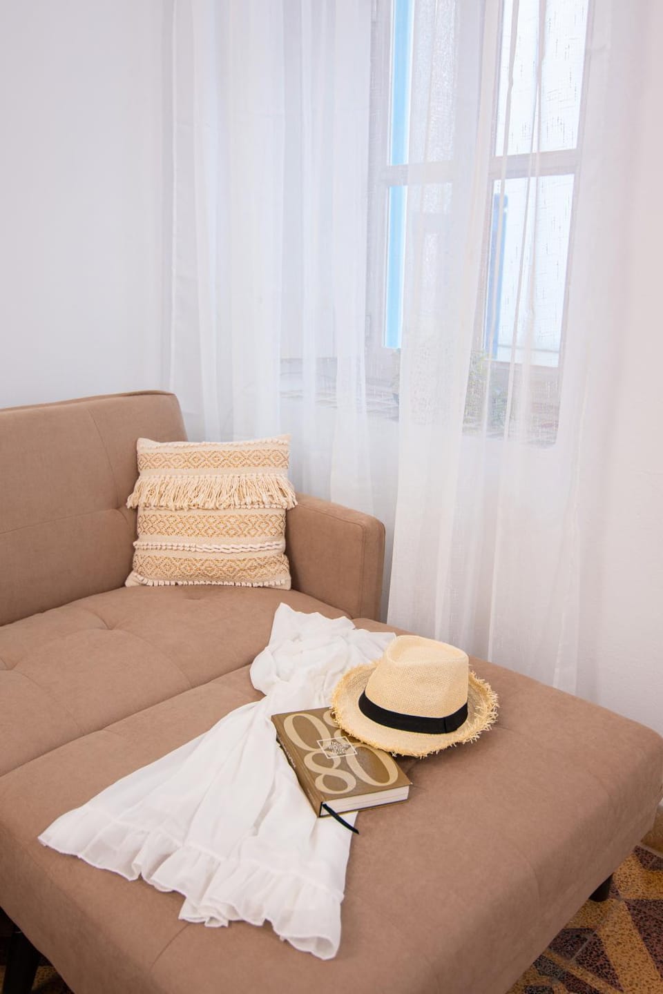 Living room, Photo of the whole room, Seating area