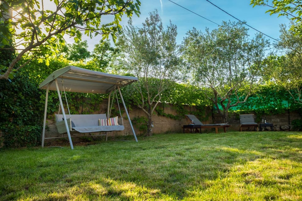 Garden, Seating area
