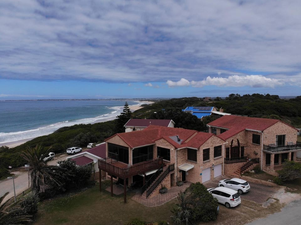 Property building, Natural landscape, Bird's eye view, Beach, Sea view, Parking