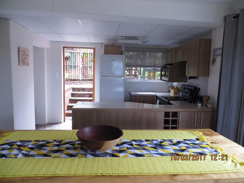 Kitchen or kitchenette, minibar, pet friendly, stove