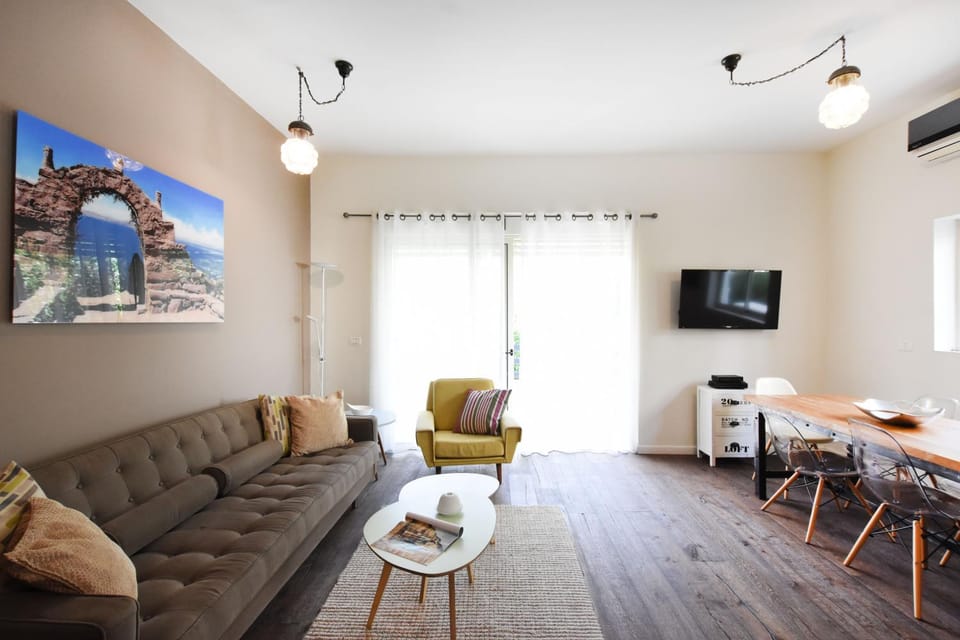 TV and multimedia, Living room, Dining area