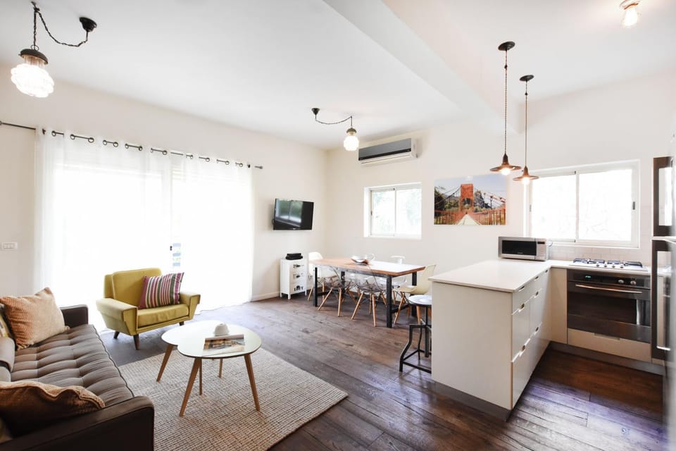 Kitchen or kitchenette, Living room, Dining area