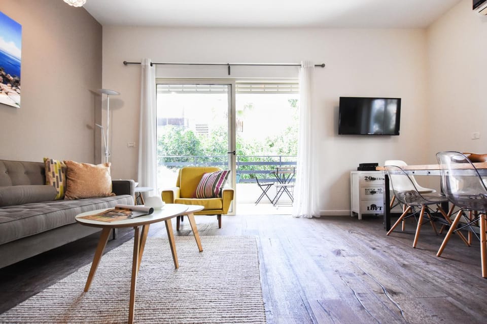TV and multimedia, Living room, Dining area