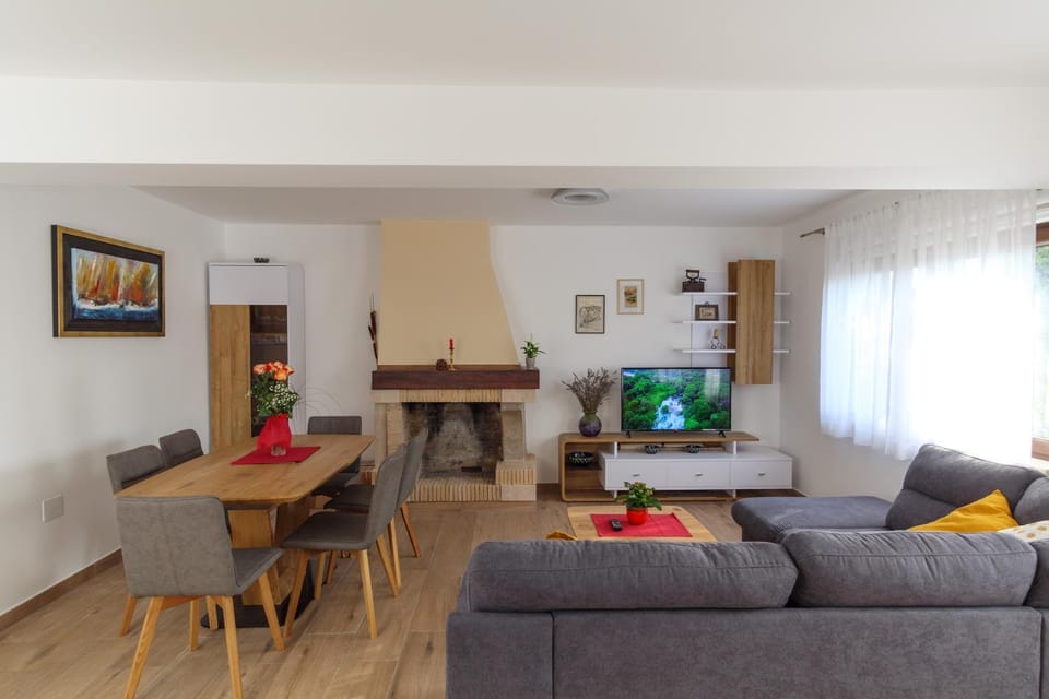 Living room, Dining area