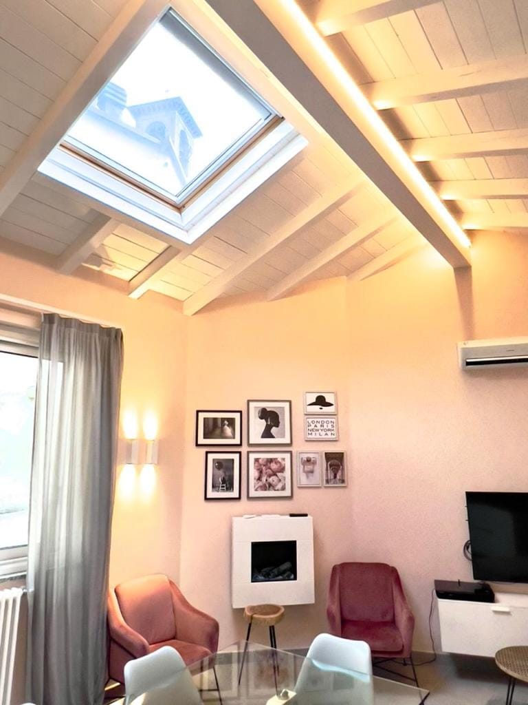 Living room, Seating area, Evening entertainment