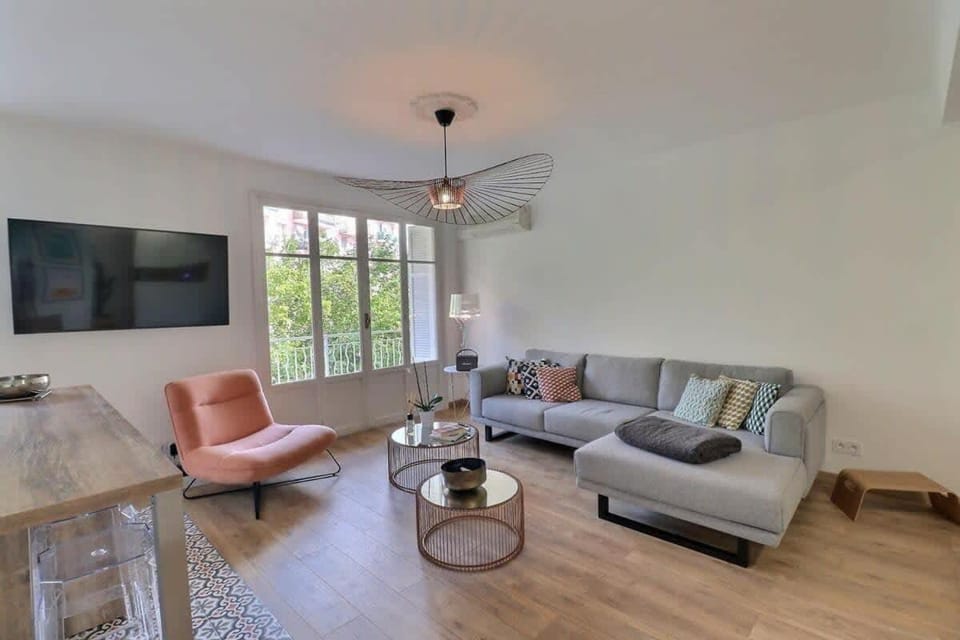 Living room, Seating area, air conditioner