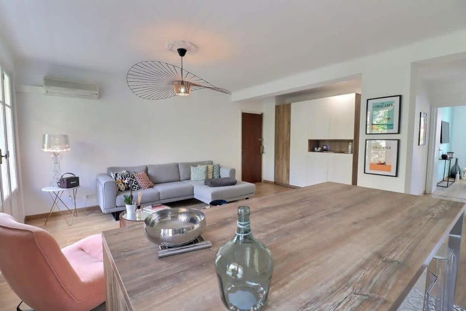 Living room, Seating area, storage, air conditioner