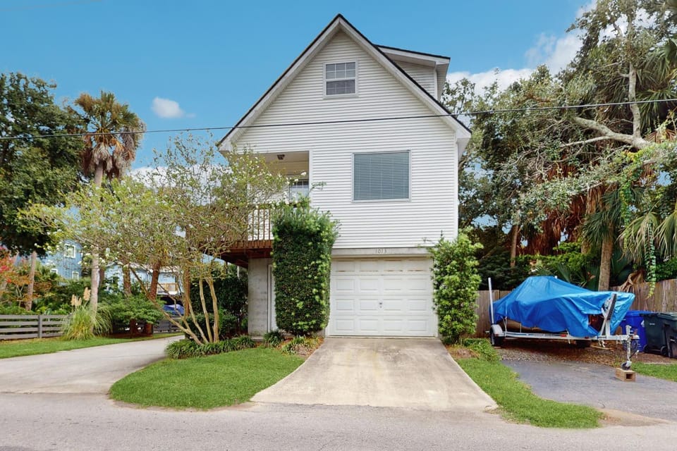 The Treehouse at 10th House in Folly Beach