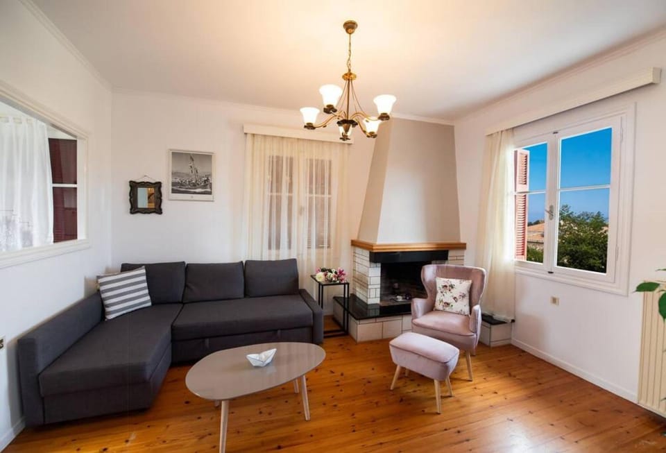 To Patriko Lefkada Cozy Village Home with Parking Apartment in Lefkada, Lefkada Municipality, Greece