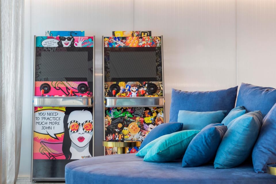 Facade/entrance, Lobby or reception, Lounge or bar, Seating area, vending machine