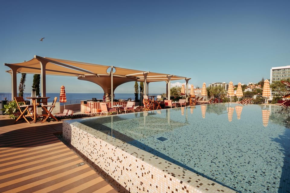 Day, Natural landscape, Balcony/Terrace, Lounge or bar, Evening entertainment, Pool view, Sea view, Swimming pool, Entertainment, sunbed