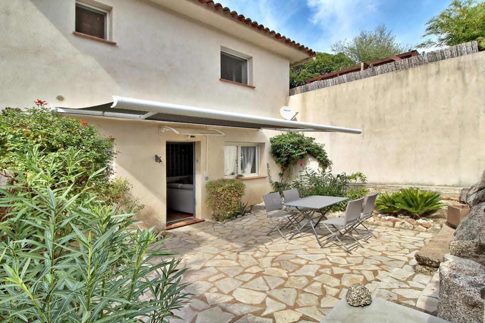 Patio, Facade/entrance