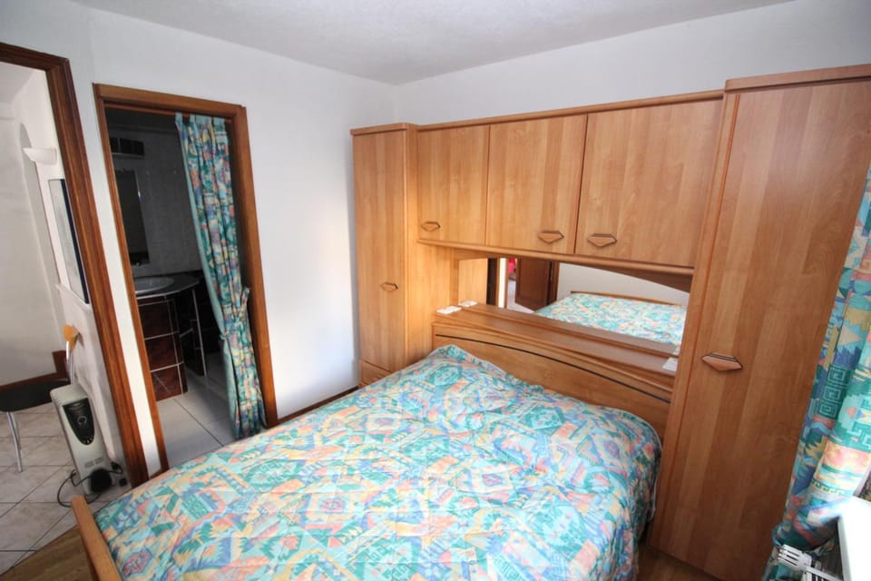 Bed, Bedroom, wardrobe