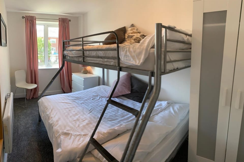Beachside Home - Sleeps 5 Garden Parking & Pets Apartment in Skegness