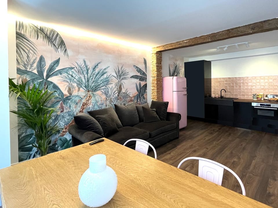 Dining area, kitchen