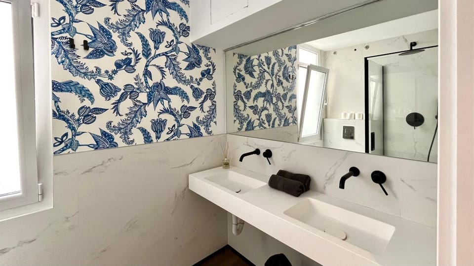 Shower, Bathroom, towels