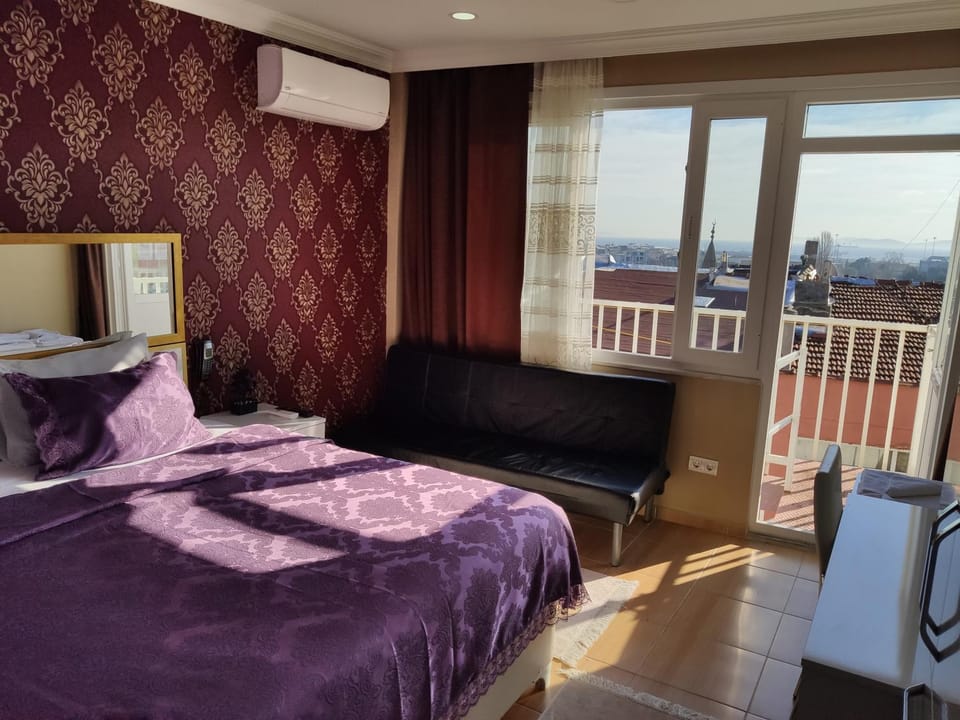 Photo of the whole room, City view