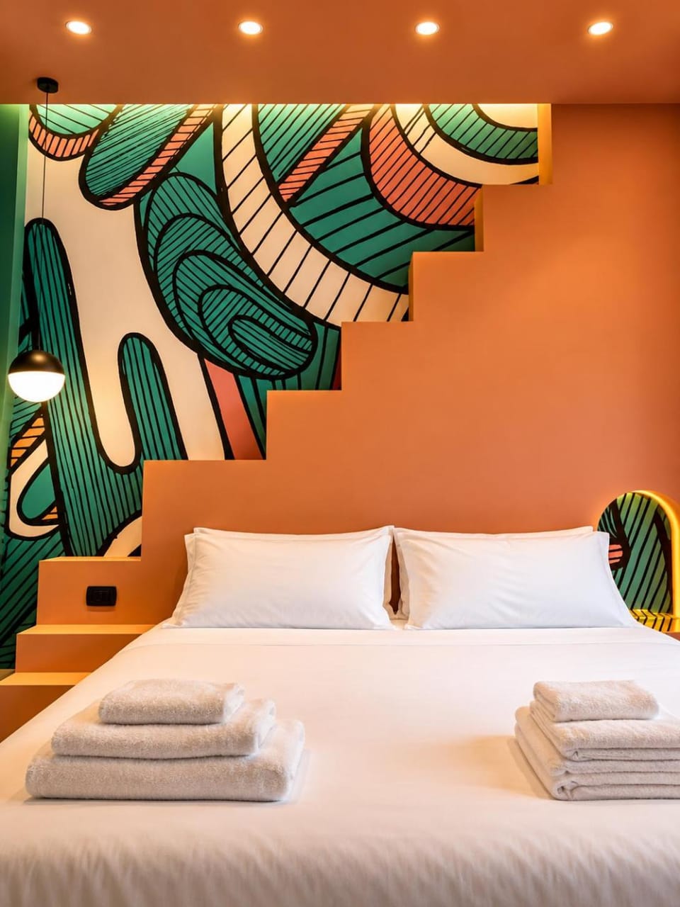Bed, Bedroom, towels