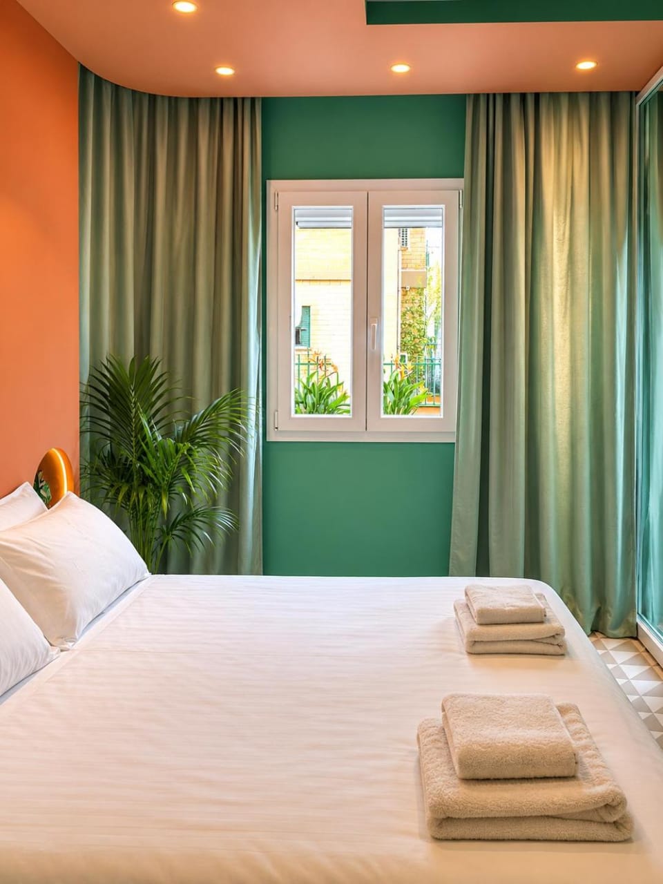 Bed, Photo of the whole room, Bedroom, towels