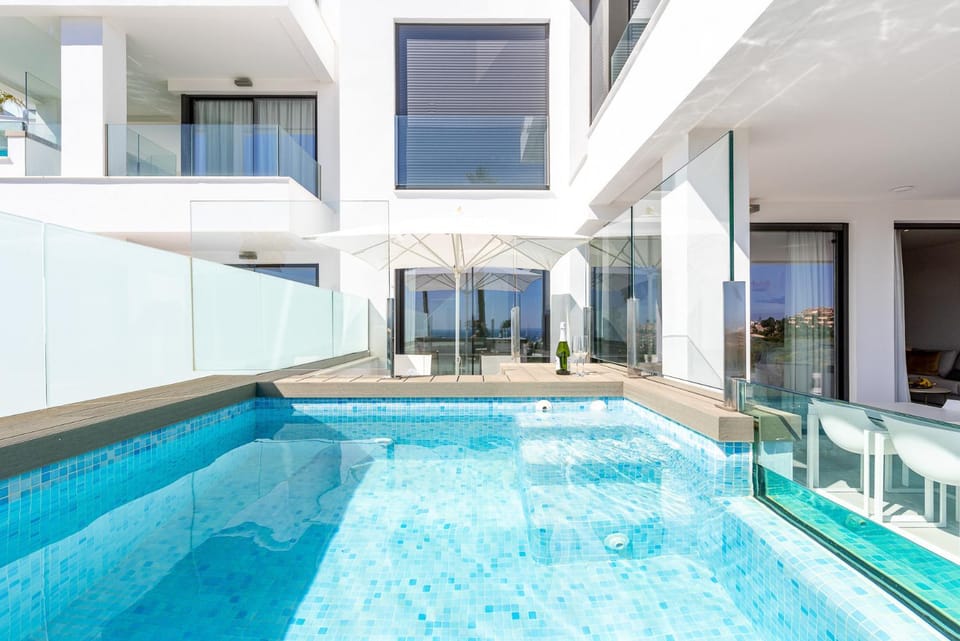 Swimming pool, Swimming pool