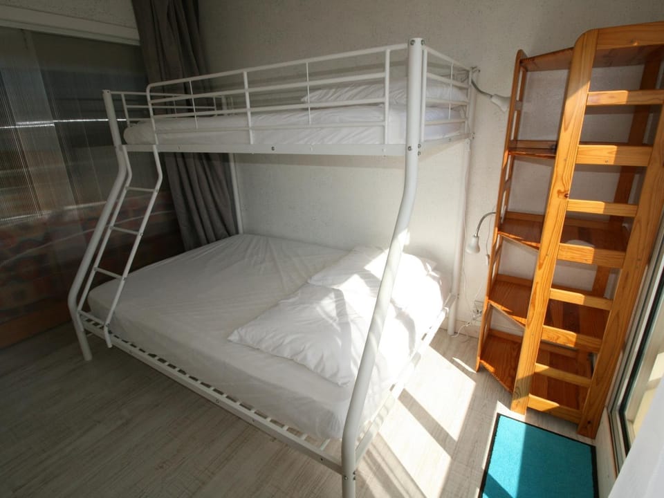 Appartement à 150m de la plage, centre-ville, parking privé, équipé tout confort - FR-1-22-297 Apartment in La Tranche-sur-Mer