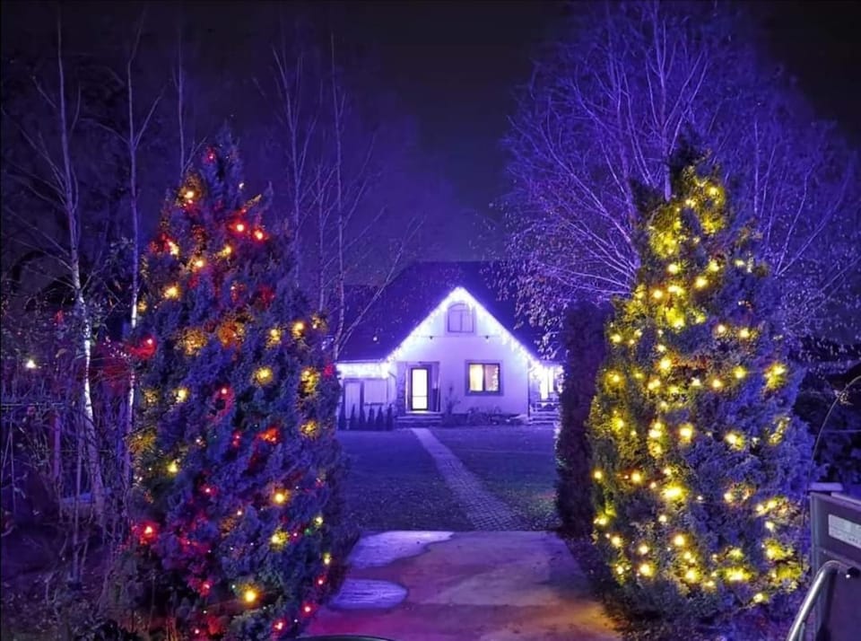 Căsuța din Povesti by Conacul Caterinei House in Romania
