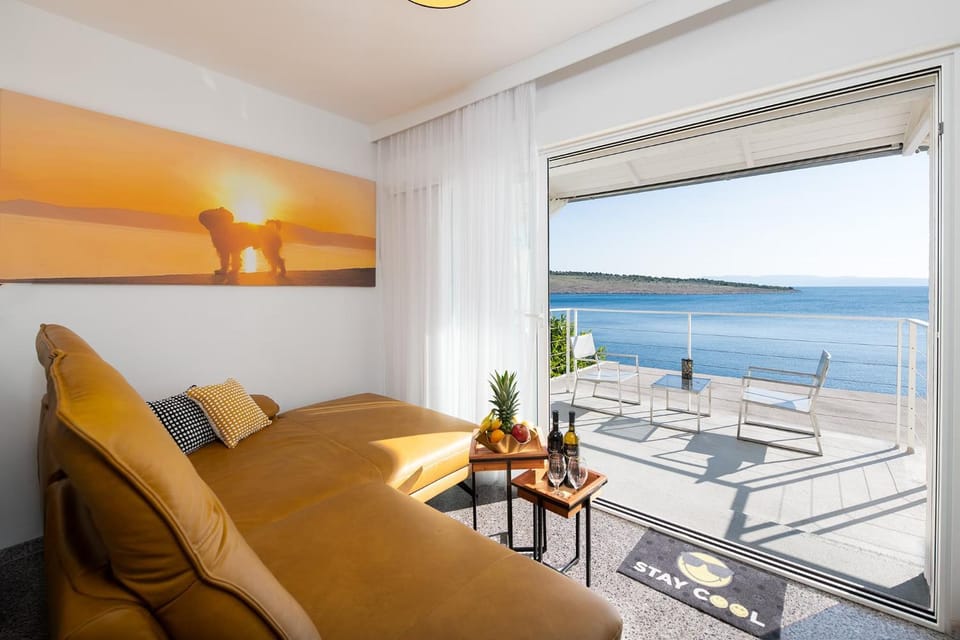 View (from property/room), Balcony/Terrace, Living room, Seating area, Sea view