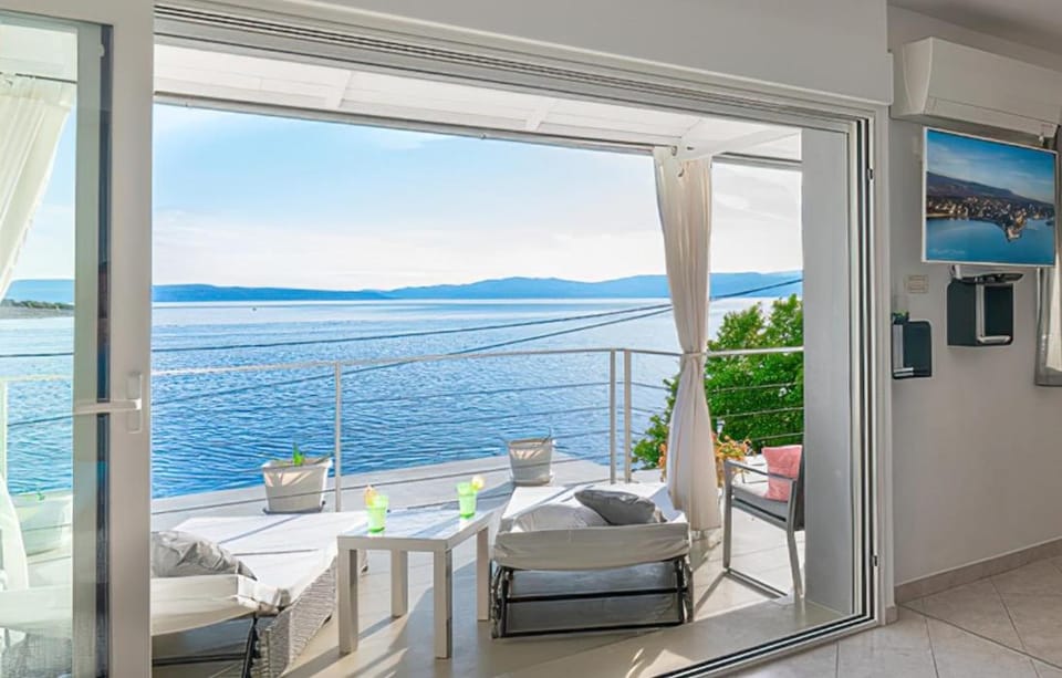 View (from property/room), Balcony/Terrace, Seating area, Sea view