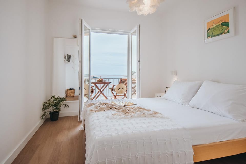 Bed, Bedroom, Sea view